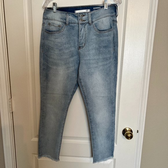 !IT. Denim Capris - Size 10 - Picture 8 of 9